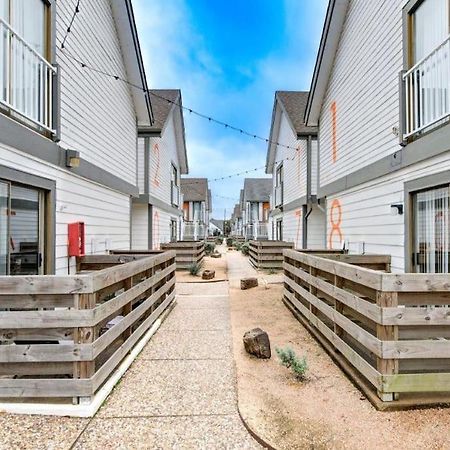 Lux Suite /King Bed /Free Parking/Pool/First Floor Houston Exterior photo