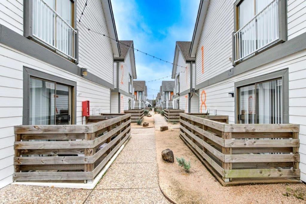 Lux Suite /King Bed /Free Parking/Pool/First Floor Houston Exterior photo
