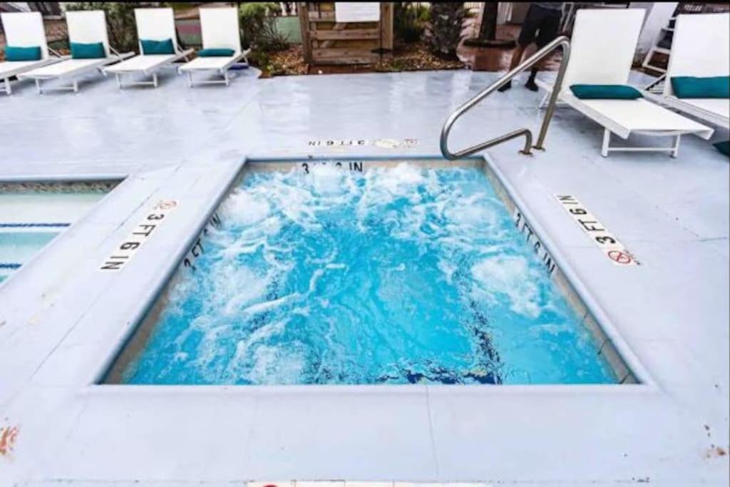 Lux Suite /King Bed /Free Parking/Pool/First Floor Houston Exterior photo