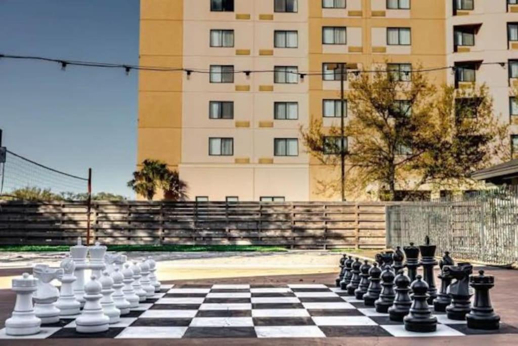 Lux Suite /King Bed /Free Parking/Pool/First Floor Houston Exterior photo