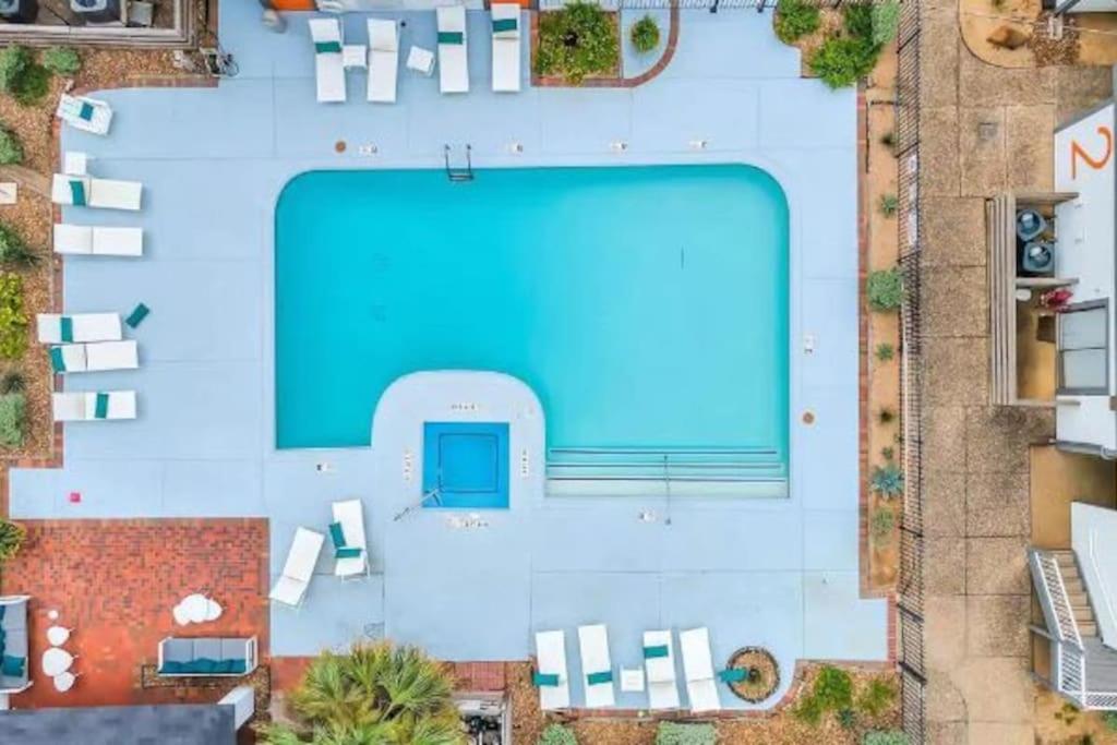 Lux Suite /King Bed /Free Parking/Pool/First Floor Houston Exterior photo