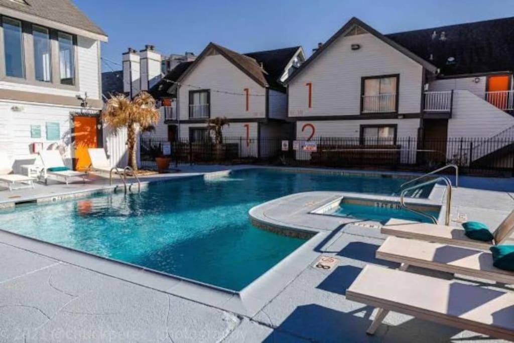 Lux Suite /King Bed /Free Parking/Pool/First Floor Houston Exterior photo
